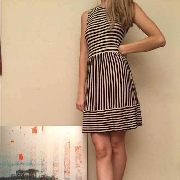 👗Super cute slimming Ki-Line Dress Sz XS ❤️ - Picture 1 of 7